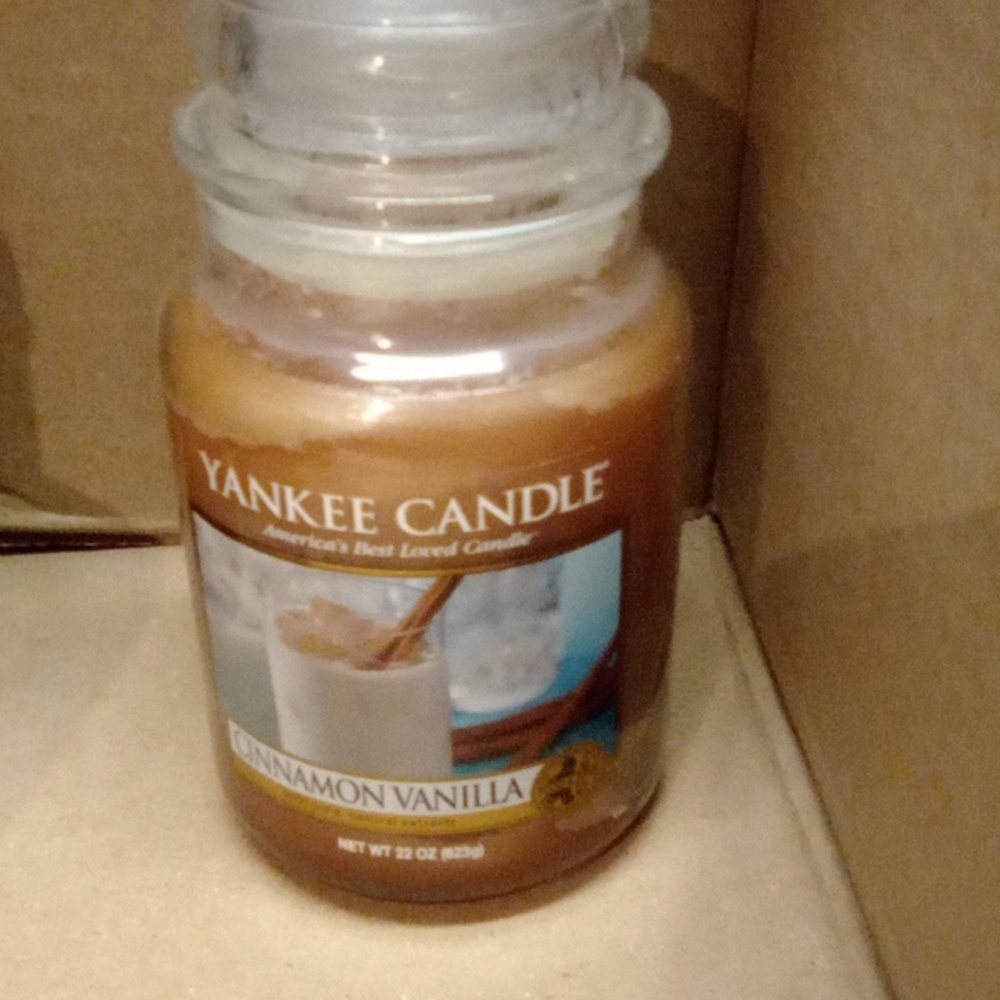Yankee Candle Cinnamon Vanilla Candle Jar Full